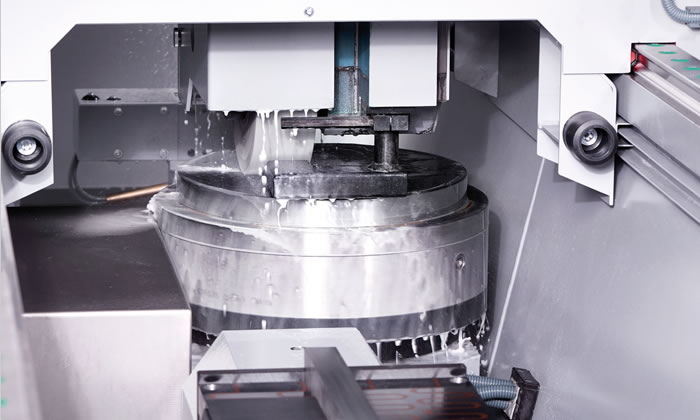 Machining of trimming shears on the rotary table with the highest precision